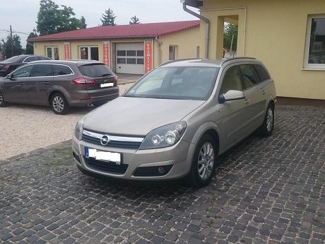 Opel Astra H aut&oacute;b&eacute;rl&eacute;s Budapest